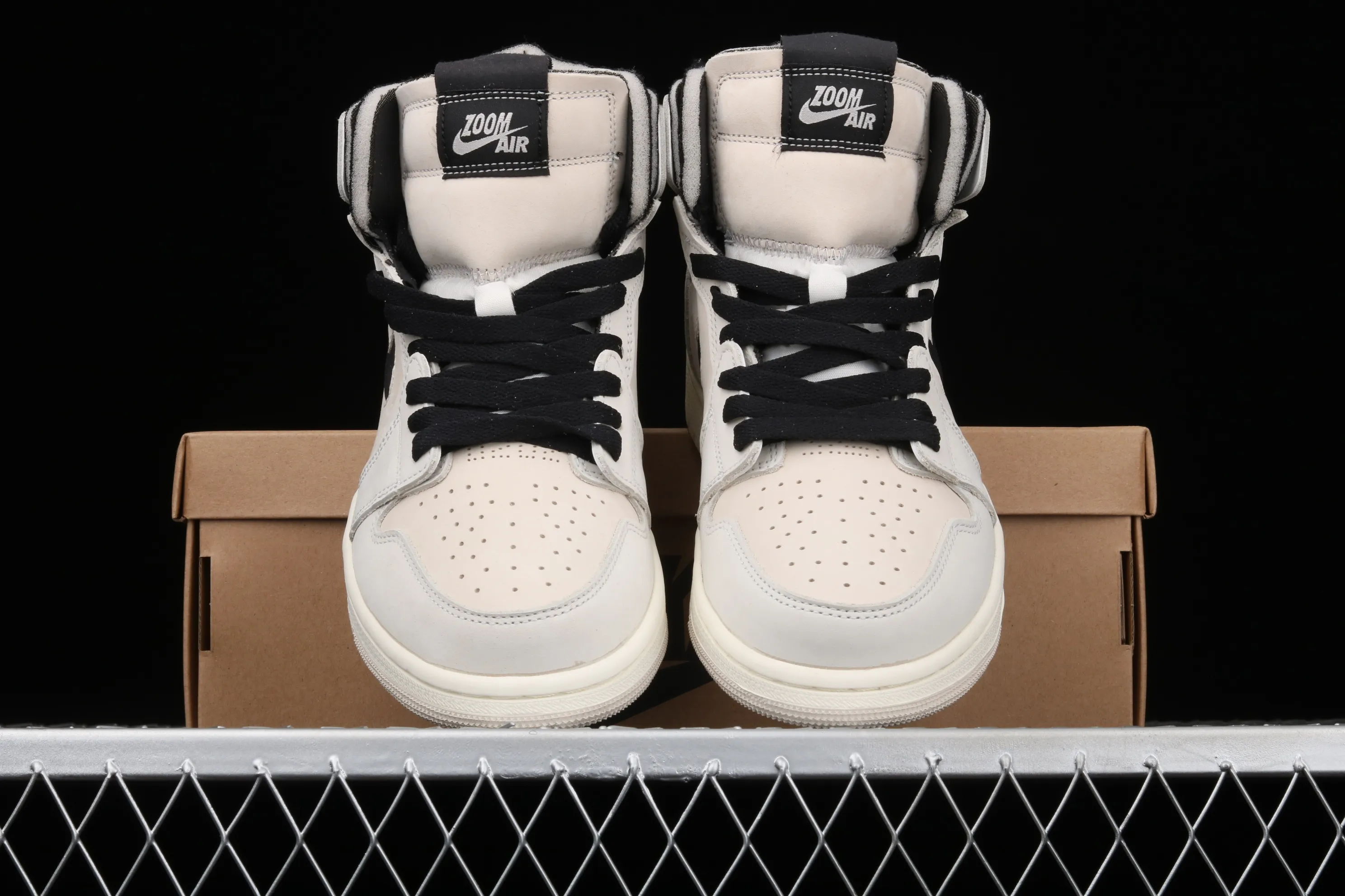 All categories Air Jordan Jordan series basketball shoes Air Jordan 1 High Special offer Air Jordan 1 Zoom Air CMFT "Summit White" AJ1 Joe 1 Pearl milk tea off-white CT0979-100
